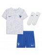 Billige Frankrike William Saliba #17 Bortedraktsett Barn VM 2022 Kortermet (+ Korte bukser)